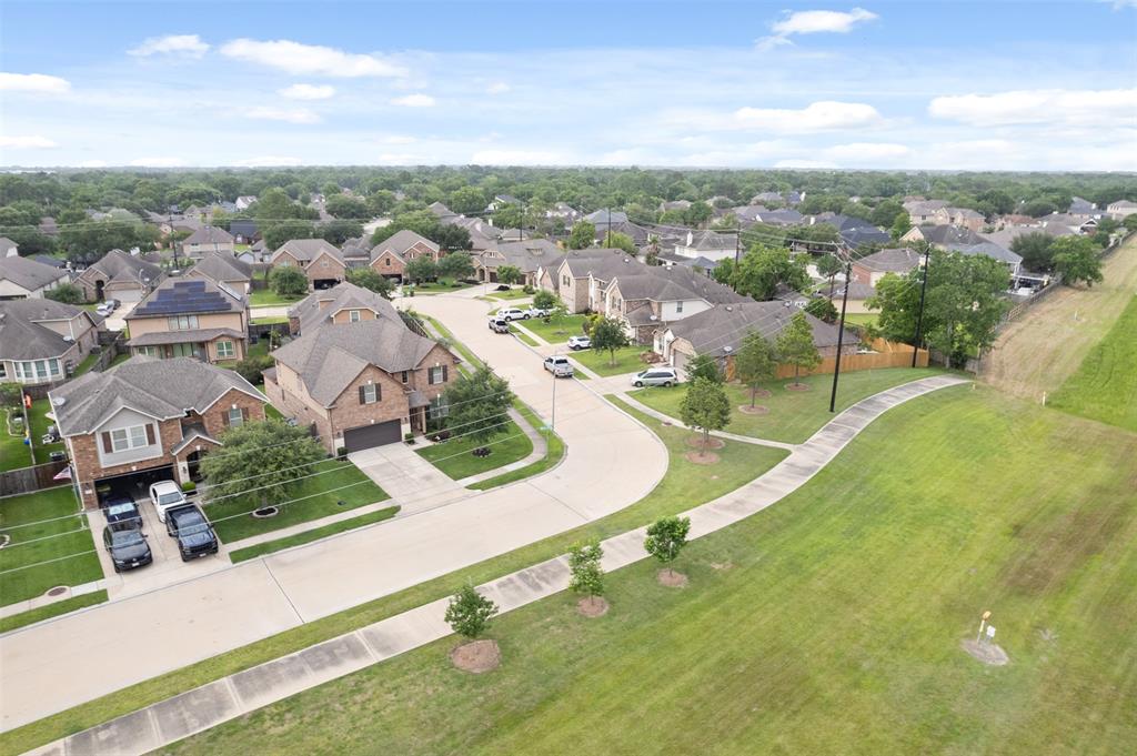 3413 Waverly Springs Lane, Pearland, Texas image 8