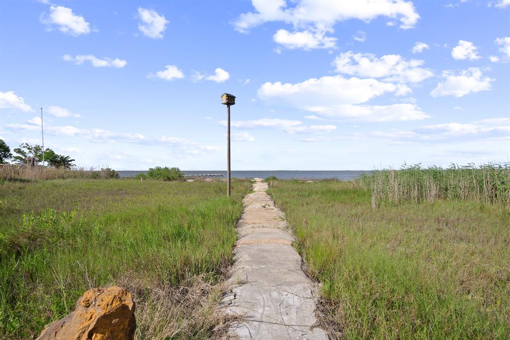 1280 Yacht Basin, Gilchrist, Texas image 2