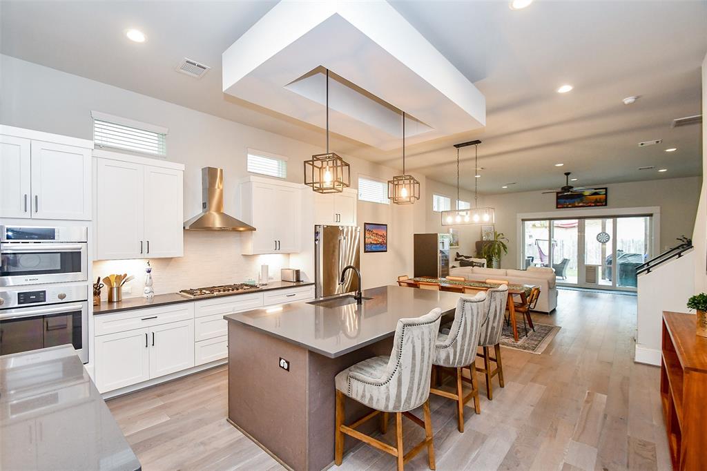 Houston, Texas 77008, United States, 4 Bedrooms Bedrooms, ,3 BathroomsBathrooms,Residential,Pending,104505