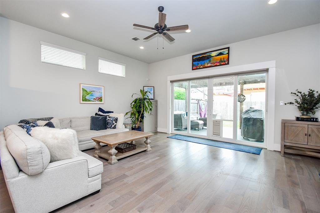 Houston, Texas 77008, United States, 4 Bedrooms Bedrooms, ,3 BathroomsBathrooms,Residential,Pending,104505