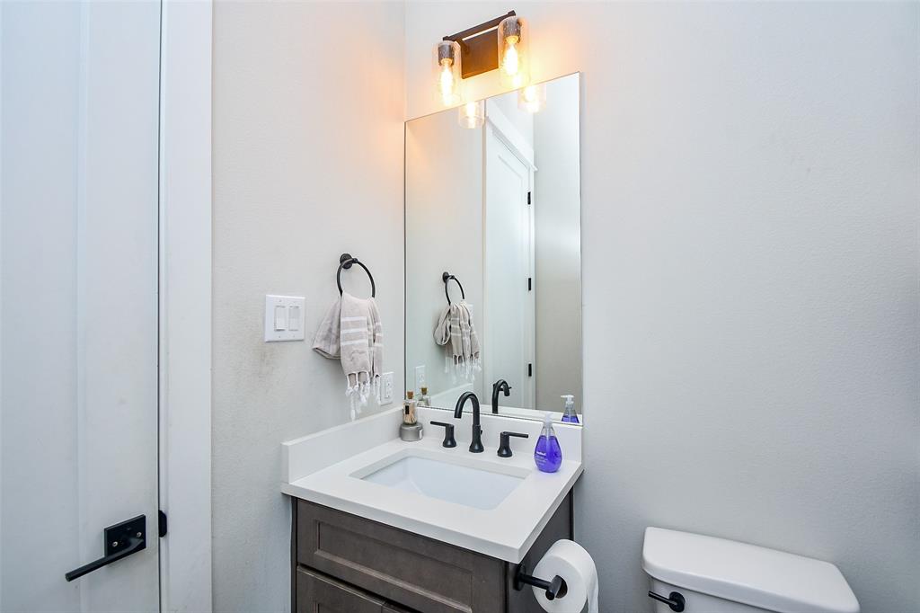 Houston, Texas 77008, United States, 4 Bedrooms Bedrooms, ,3 BathroomsBathrooms,Residential,Pending,104505