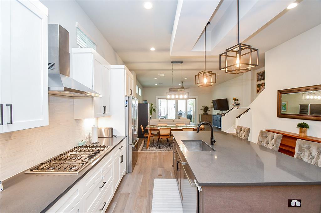 Houston, Texas 77008, United States, 4 Bedrooms Bedrooms, ,3 BathroomsBathrooms,Residential,Pending,104505