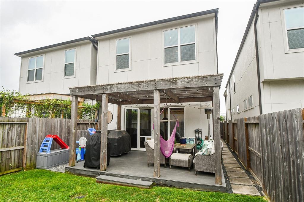 Houston, Texas 77008, United States, 4 Bedrooms Bedrooms, ,3 BathroomsBathrooms,Residential,Pending,104505