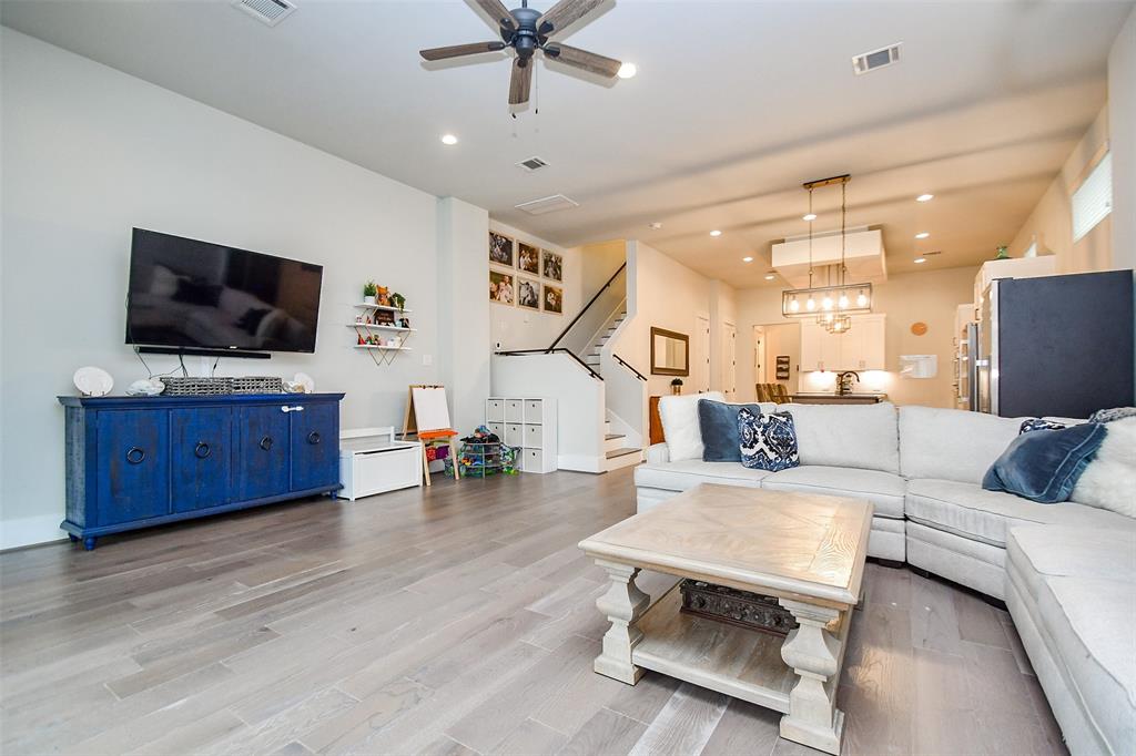 Houston, Texas 77008, United States, 4 Bedrooms Bedrooms, ,3 BathroomsBathrooms,Residential,Pending,104505