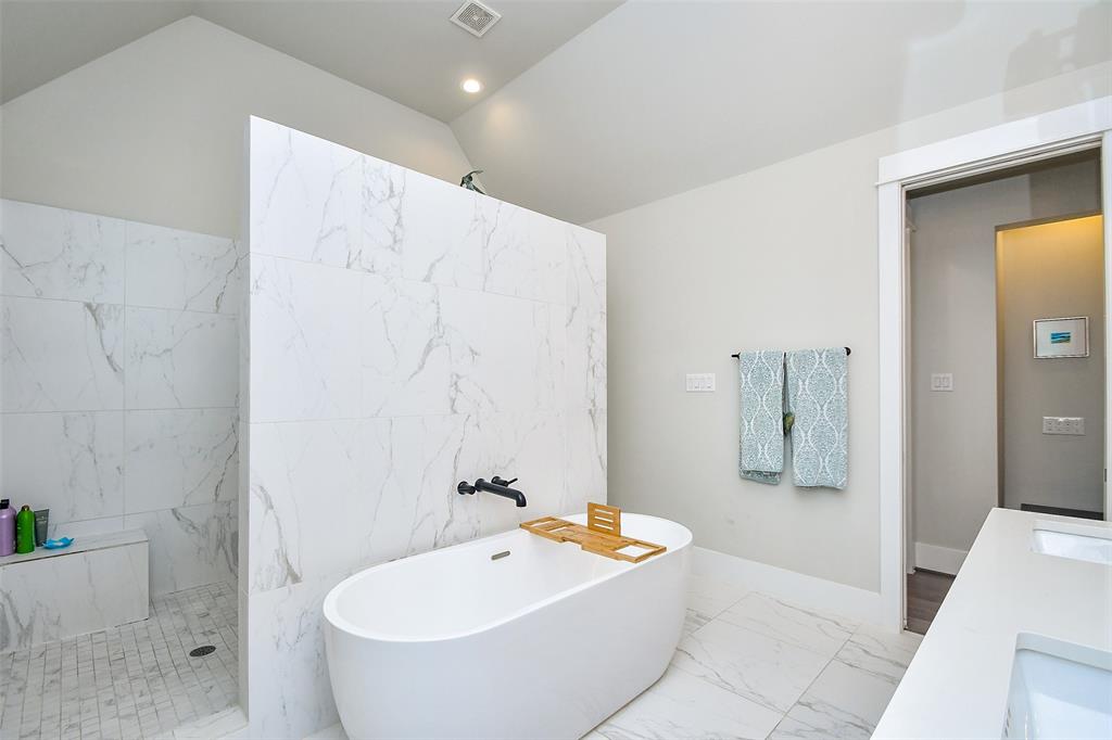 Houston, Texas 77008, United States, 4 Bedrooms Bedrooms, ,3 BathroomsBathrooms,Residential,Pending,104505