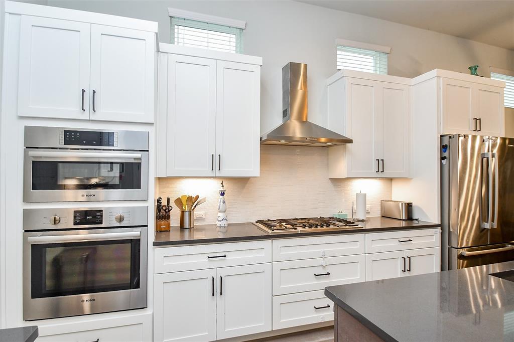 Houston, Texas 77008, United States, 4 Bedrooms Bedrooms, ,3 BathroomsBathrooms,Residential,Pending,104505