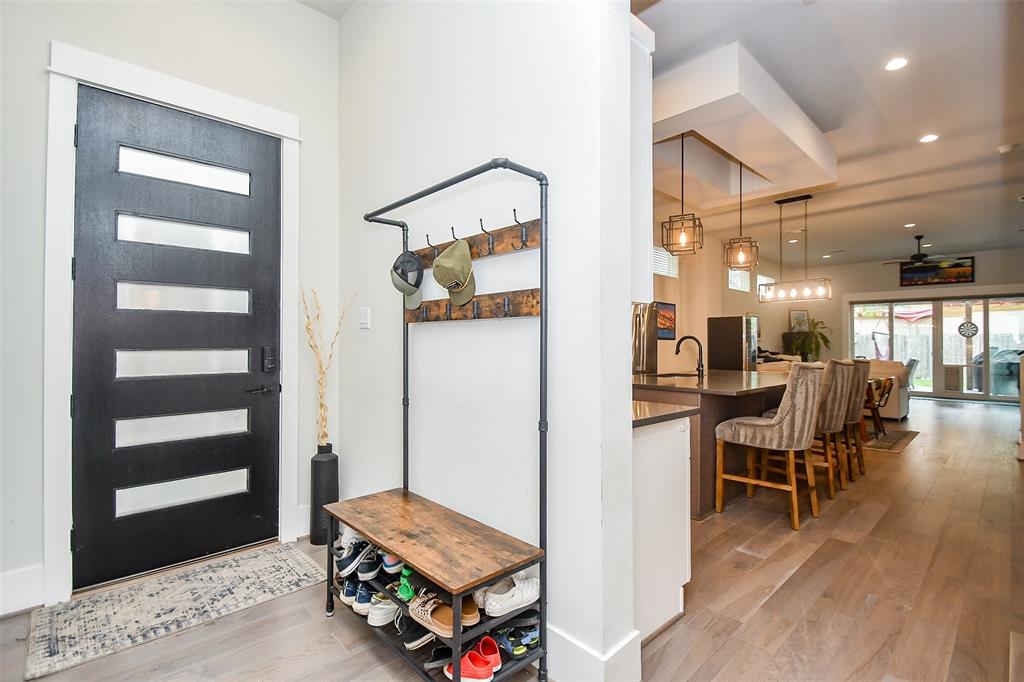 Houston, Texas 77008, United States, 4 Bedrooms Bedrooms, ,3 BathroomsBathrooms,Residential,Pending,104505