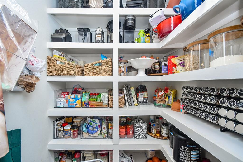 Houston, Texas 77008, United States, 4 Bedrooms Bedrooms, ,3 BathroomsBathrooms,Residential,Pending,104505