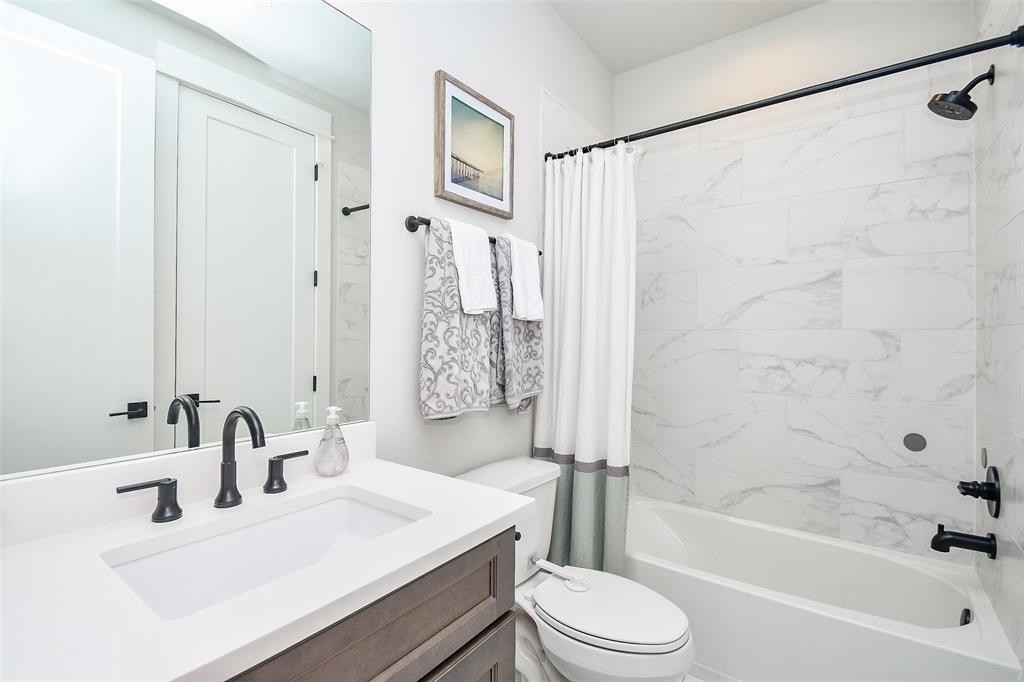 Houston, Texas 77008, United States, 4 Bedrooms Bedrooms, ,3 BathroomsBathrooms,Residential,Pending,104505