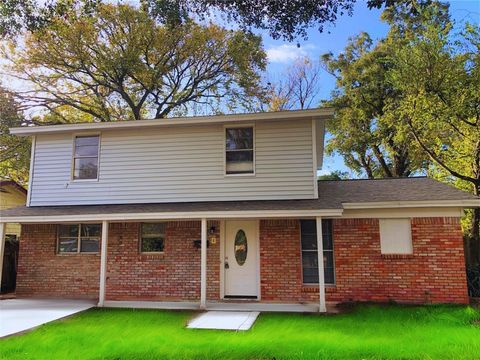 A home in Clute