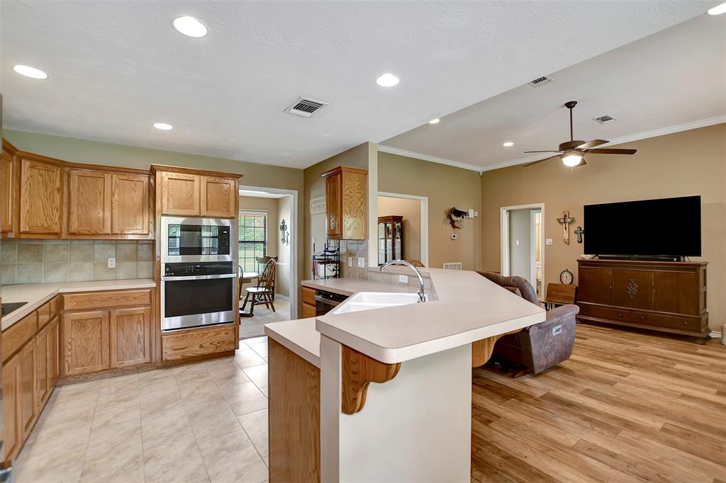 2116 N Berlin Road, Brenham, Texas image 6