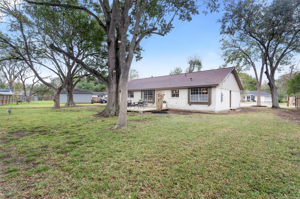 2703 Wilshire Circle, Pearland, Texas image 32