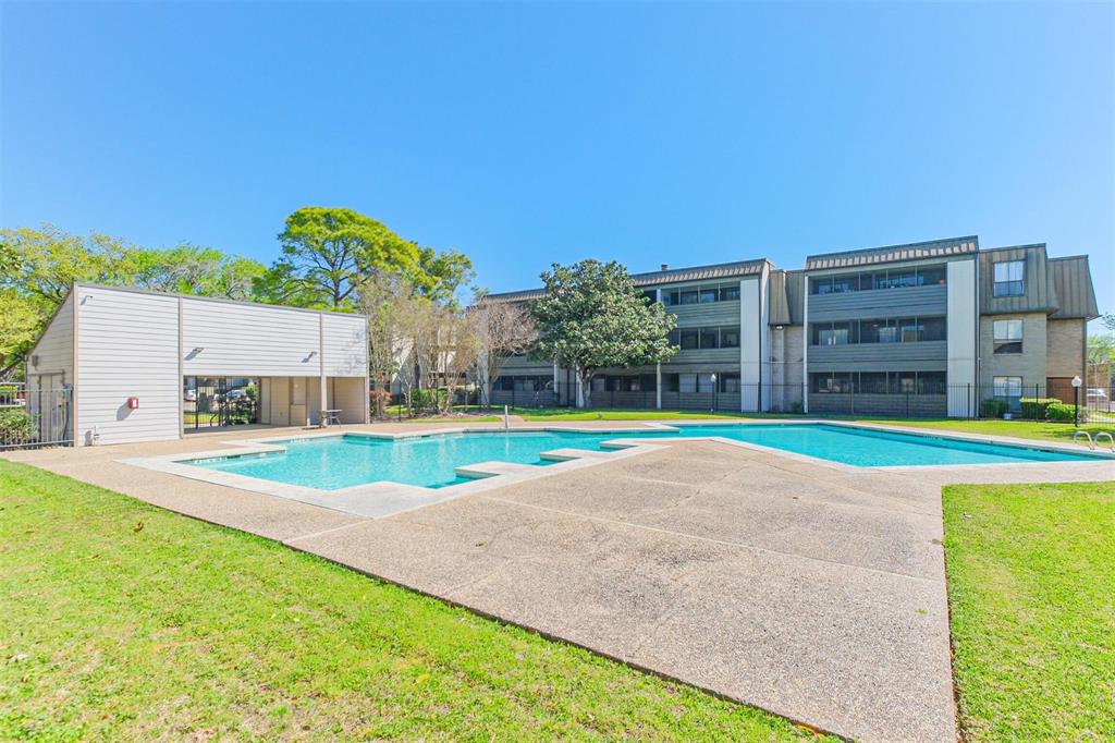 3025 Walnut Bend Lane 31