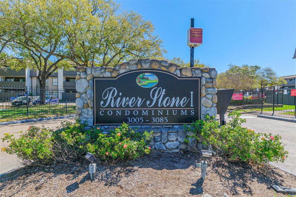 3025 Walnut Bend Lane 31