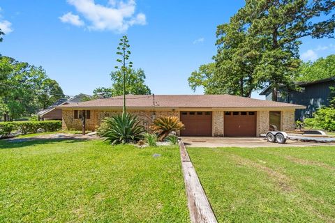 Single Family Residence in Point Blank TX 101 Paradise Loop 23.jpg