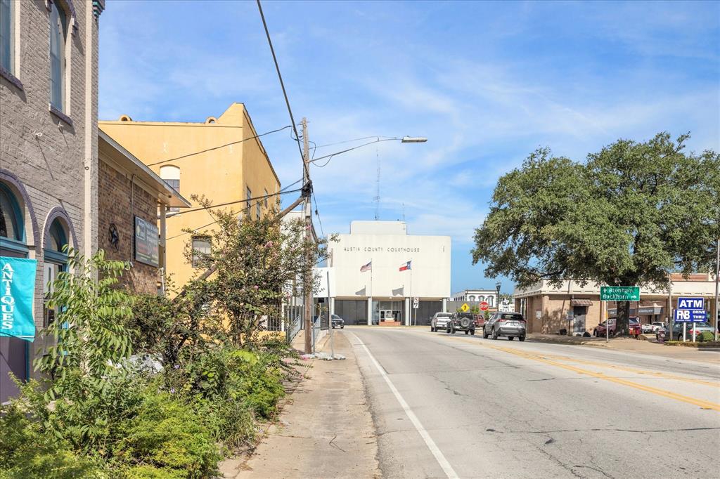 762 Blue Topaz Drive, Bellville, Texas image 9