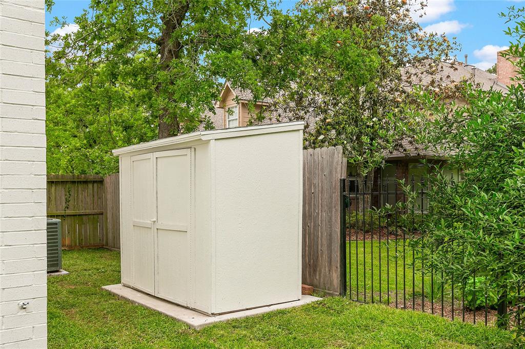 7 Woods Estates Drive, Conroe, Texas image 40