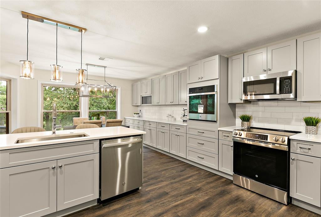7 Woods Estates Drive, Conroe, Texas image 9