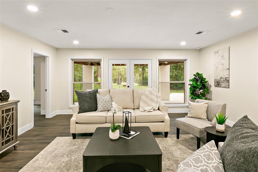 7 Woods Estates Drive, Conroe, Texas image 21