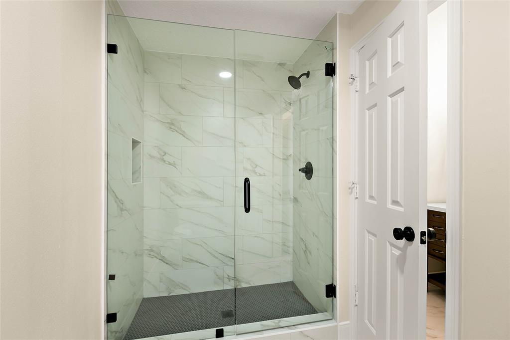 7 Woods Estates Drive, Conroe, Texas image 29