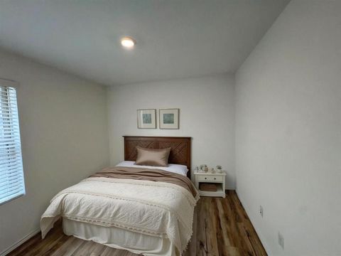 A home in Rosharon