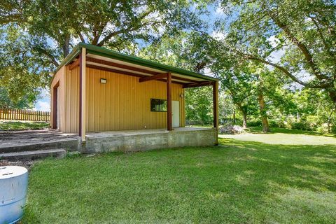 A home in Sealy