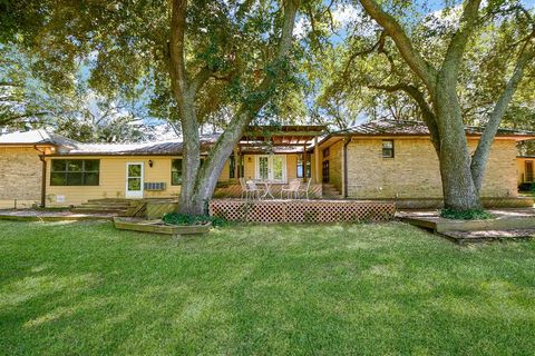 A home in Sealy