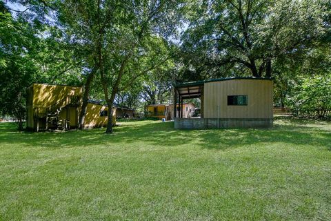 A home in Sealy