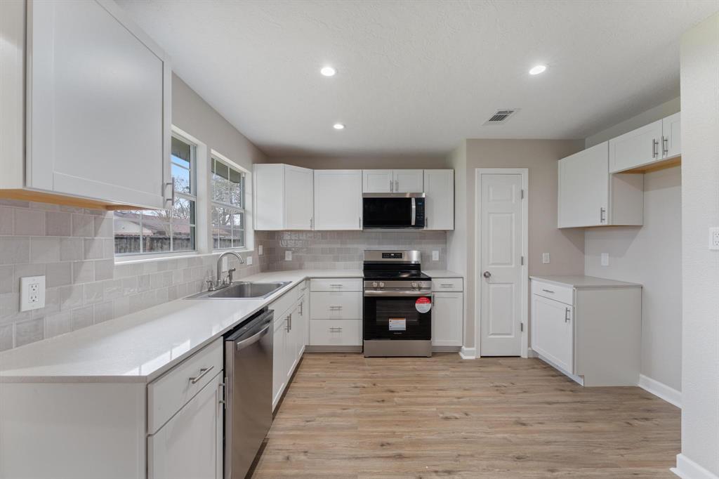 19711 Bishops Gate Lane, Humble, Texas image 12