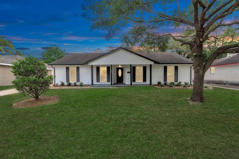 Single Family Residence in Houston TX 11011 Hillcroft Street.jpg