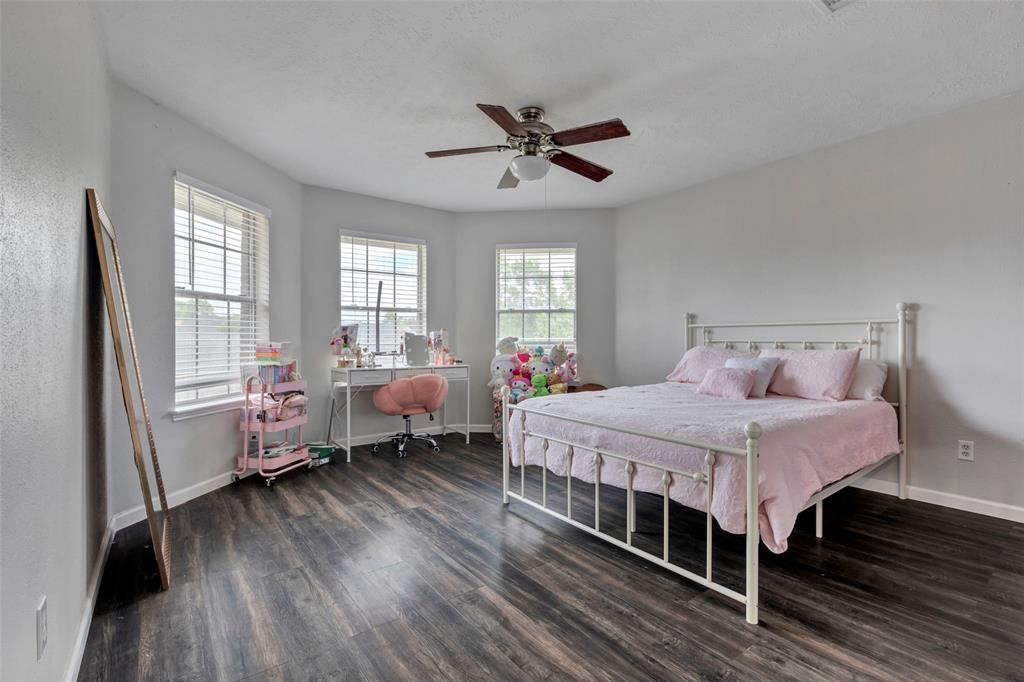 1003 Highland Woods Drive, Highlands, Texas image 24