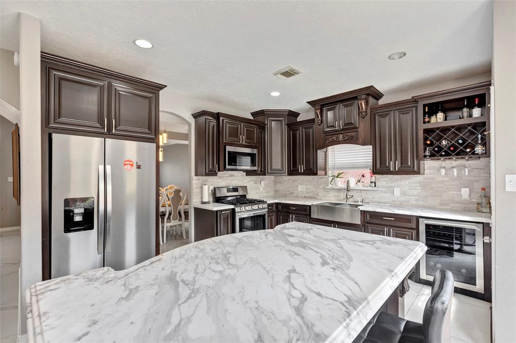 1003 Highland Woods Drive, Highlands, Texas image 13