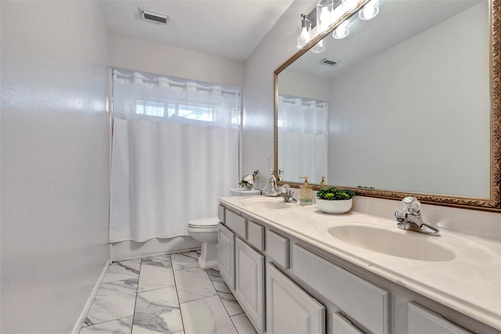 1003 Highland Woods Drive, Highlands, Texas image 26