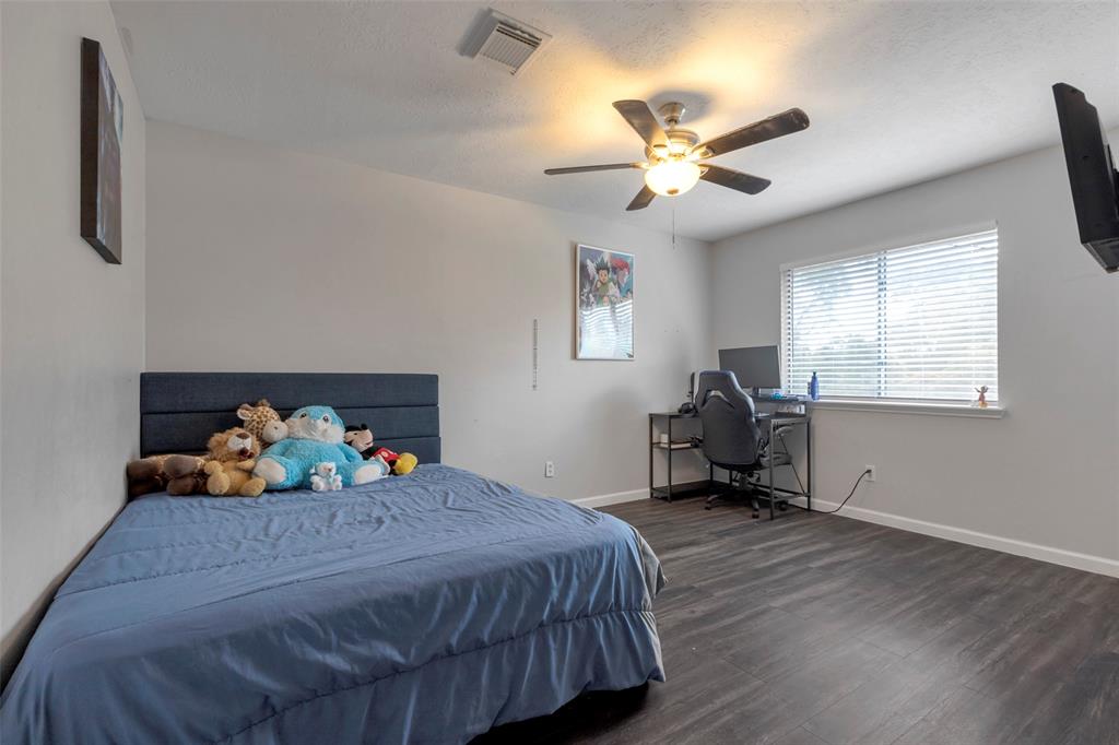 1003 Highland Woods Drive, Highlands, Texas image 25