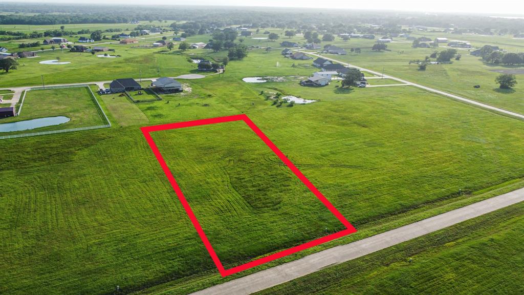 541 Quarter Horse Trail, Angleton, Texas image 2