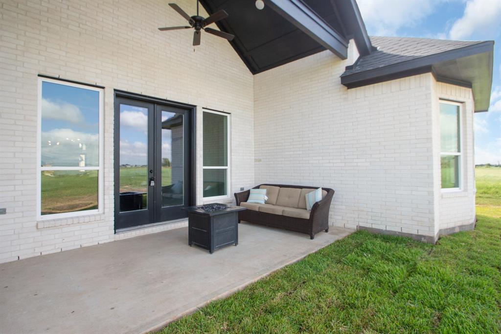 541 Quarter Horse Trail, Angleton, Texas image 20