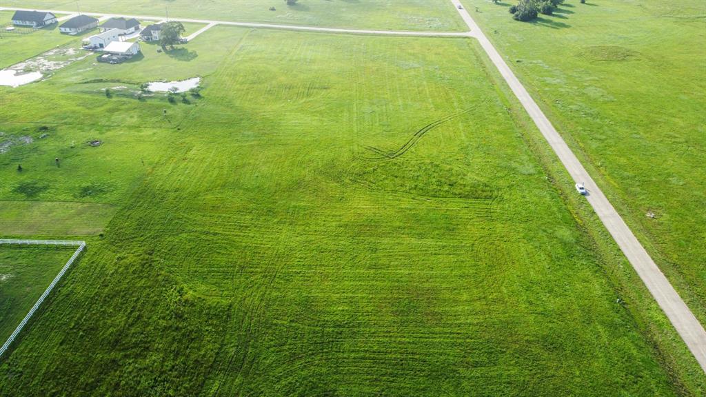 541 Quarter Horse Trail, Angleton, Texas image 21
