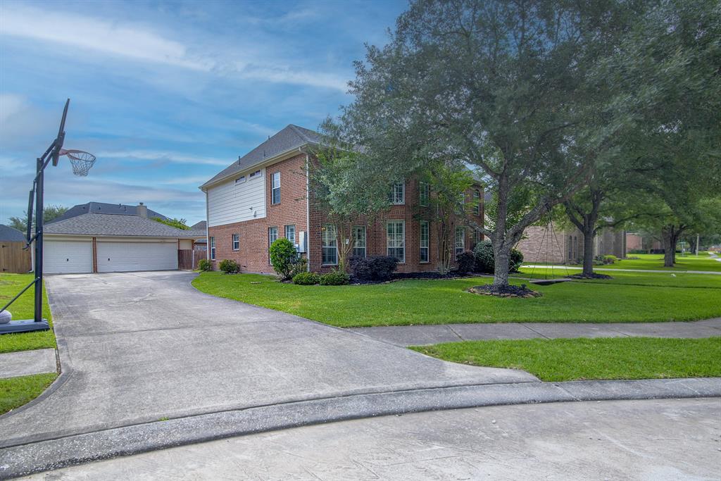1010 High Ridge Drive, Friendswood, Texas image 3