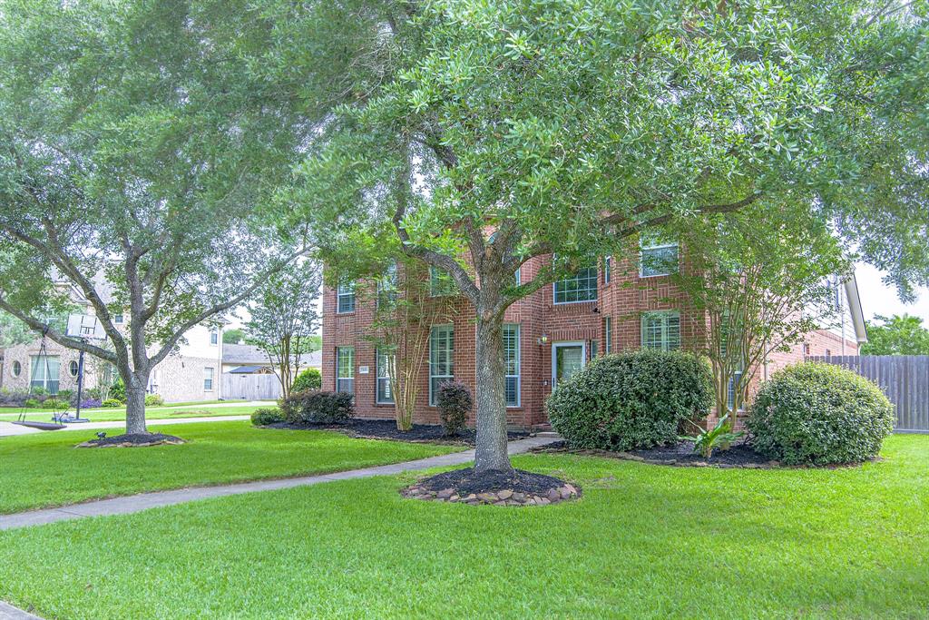 1010 High Ridge Drive, Friendswood, Texas image 2