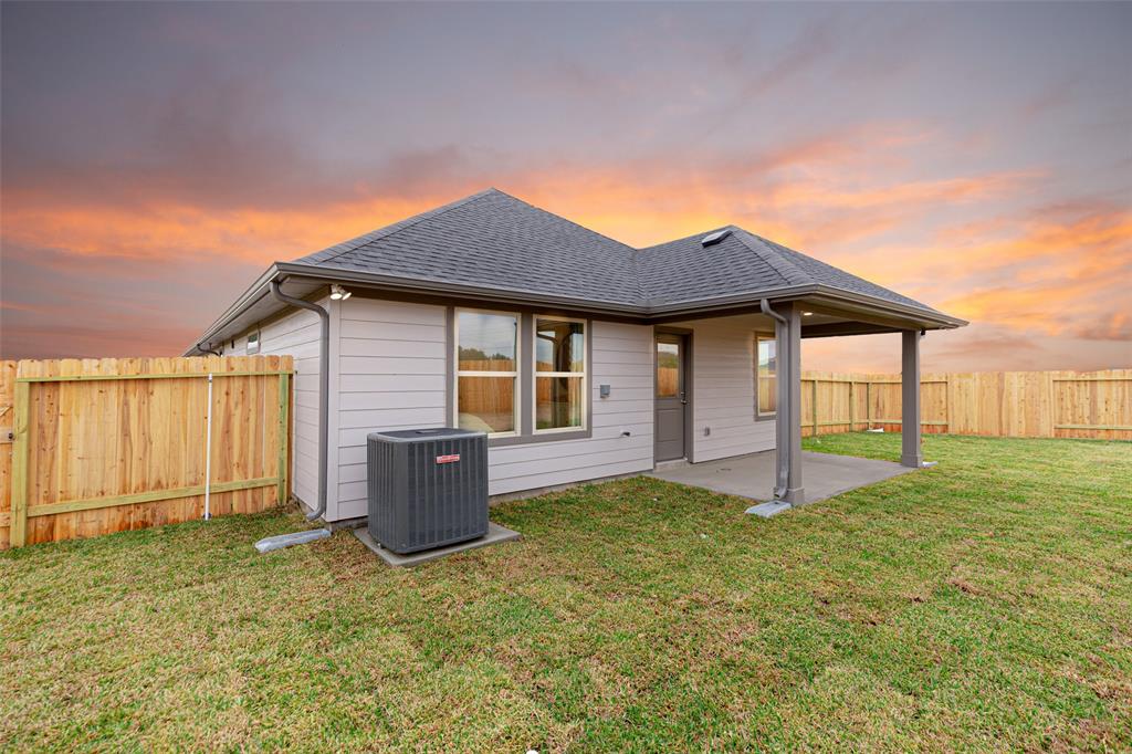 2794 Holly Laurel Drive, Alvin, Texas image 9