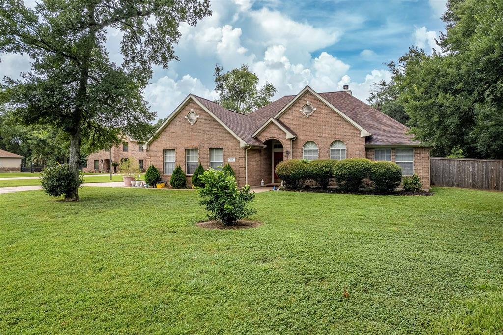 202 Whites Lake Estates Drive, Highlands, Texas image 1