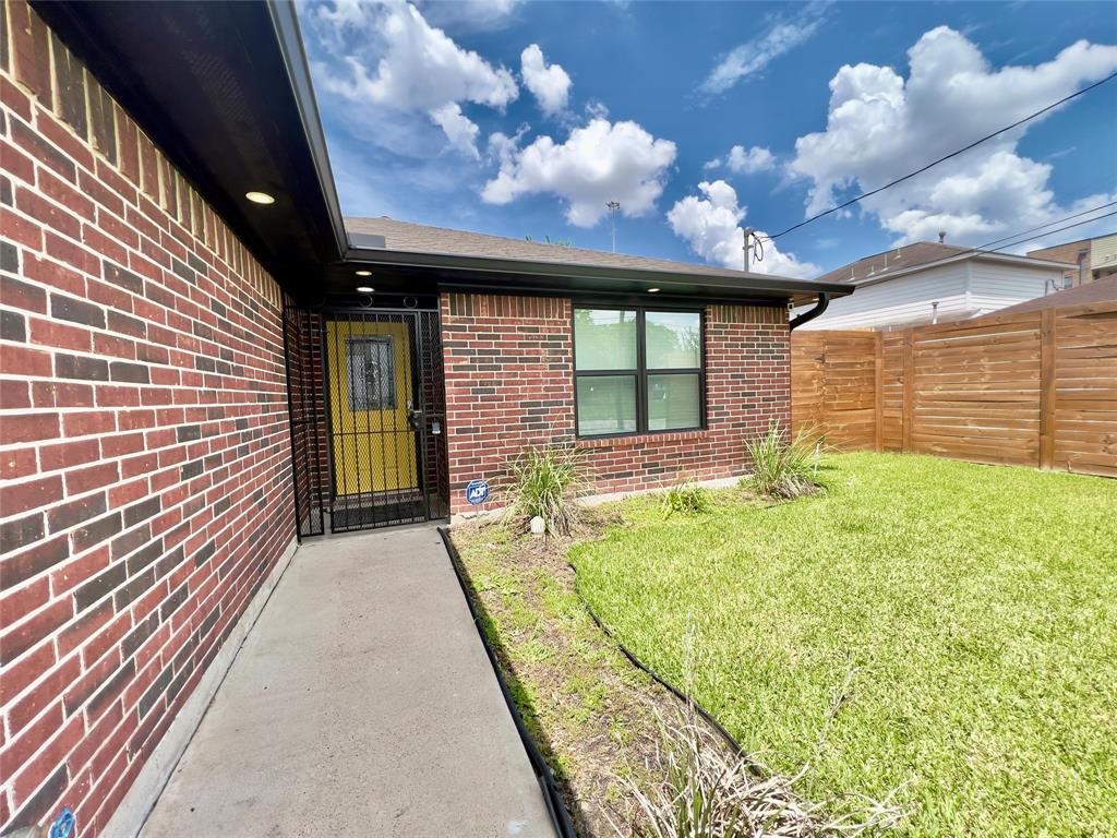 3135 Webster Street, Houston, Texas image 3