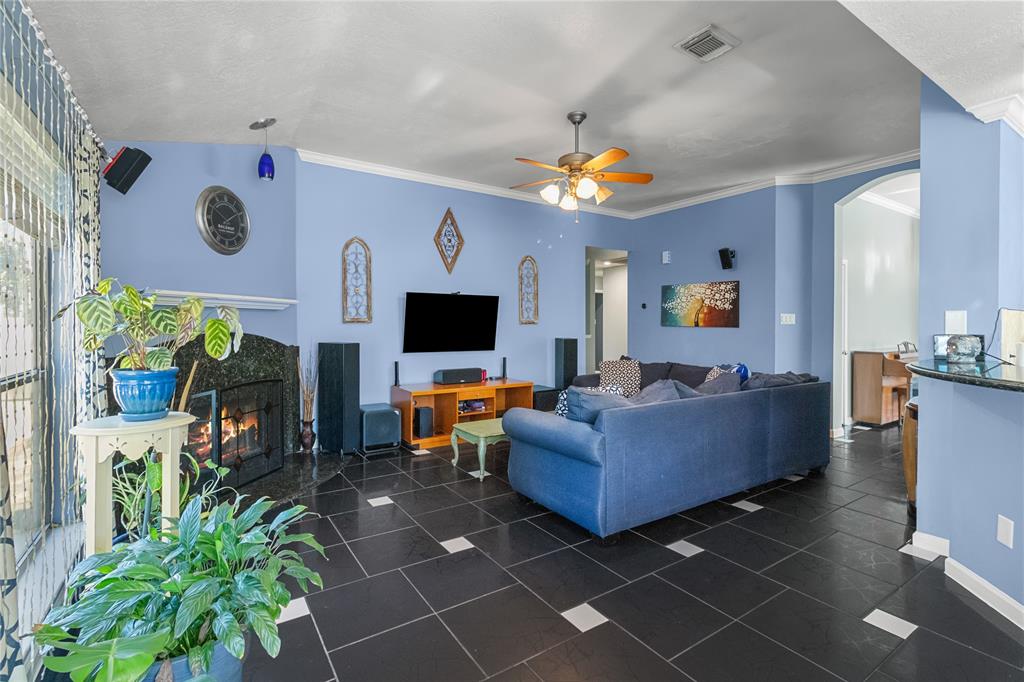 16019 Sea Palms Drive, Crosby, Texas image 4