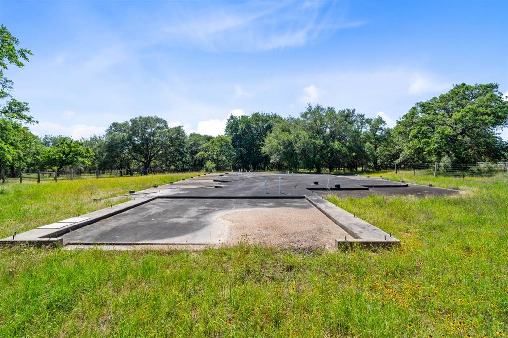 1019 Deerfield Court, Weimar, Texas image 4