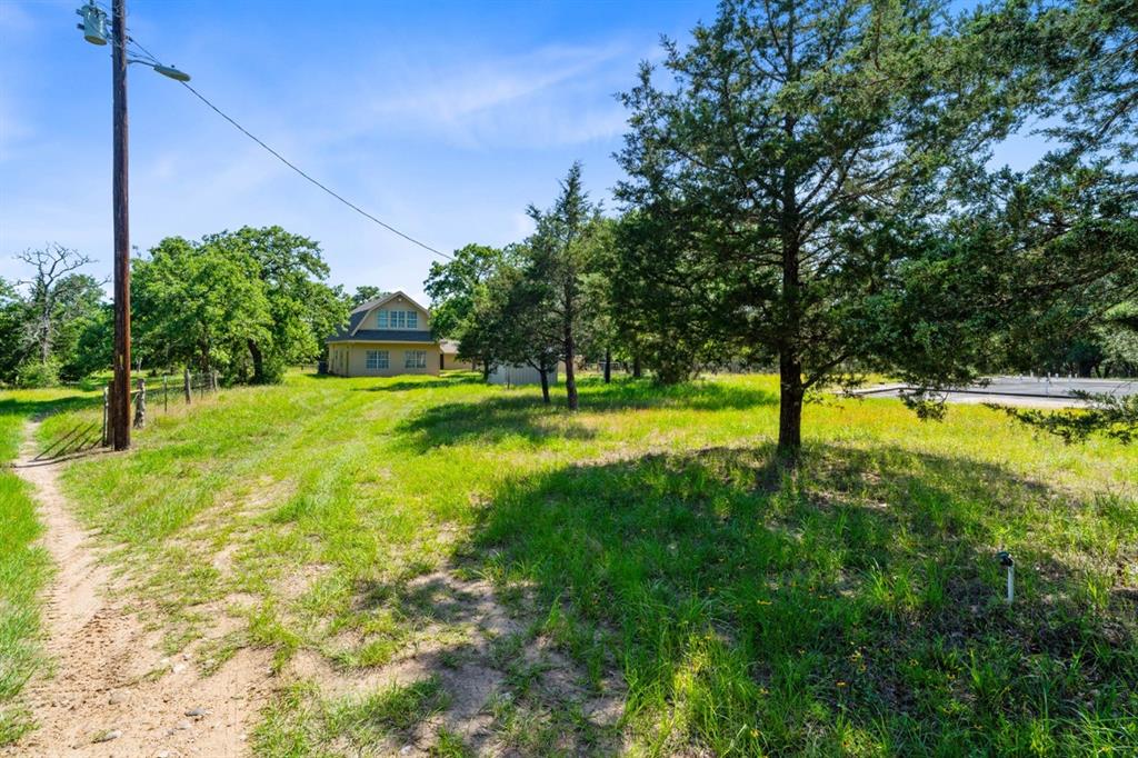 1019 Deerfield Court, Weimar, Texas image 2