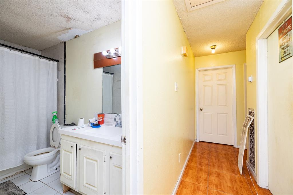 2427 Fairgreen Drive, Missouri City, Texas image 12