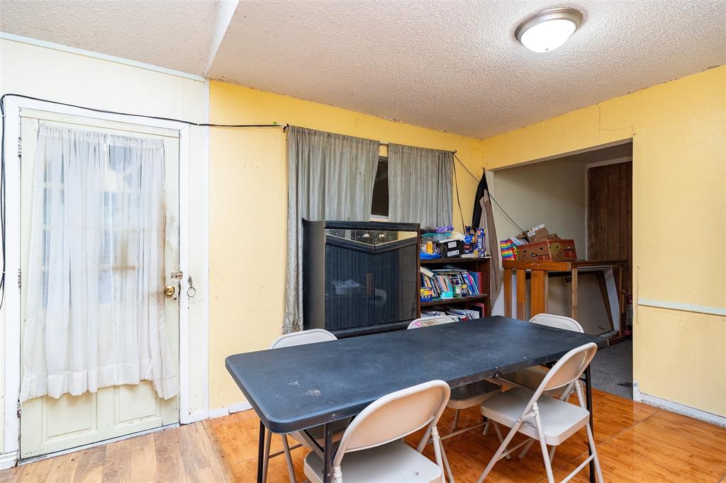 2427 Fairgreen Drive, Missouri City, Texas image 5
