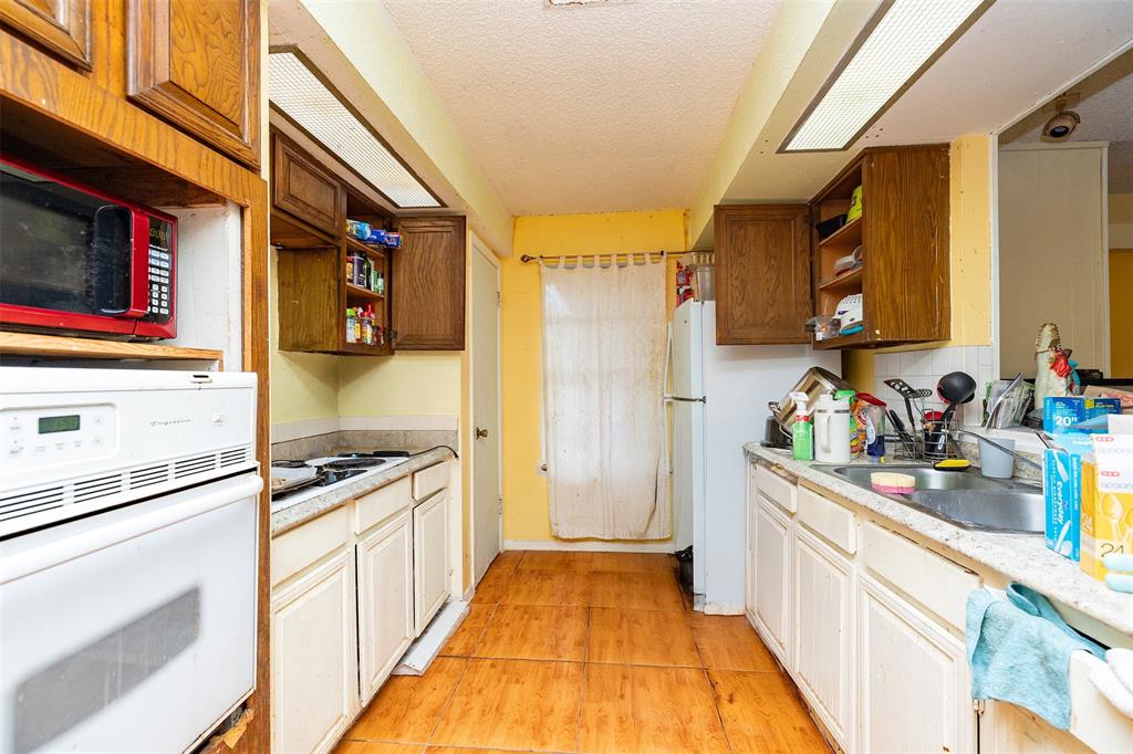 2427 Fairgreen Drive, Missouri City, Texas image 6