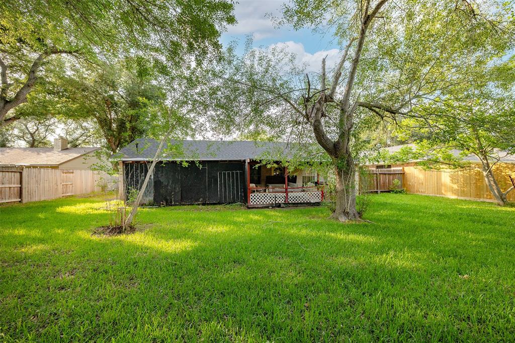 2427 Fairgreen Drive, Missouri City, Texas image 14