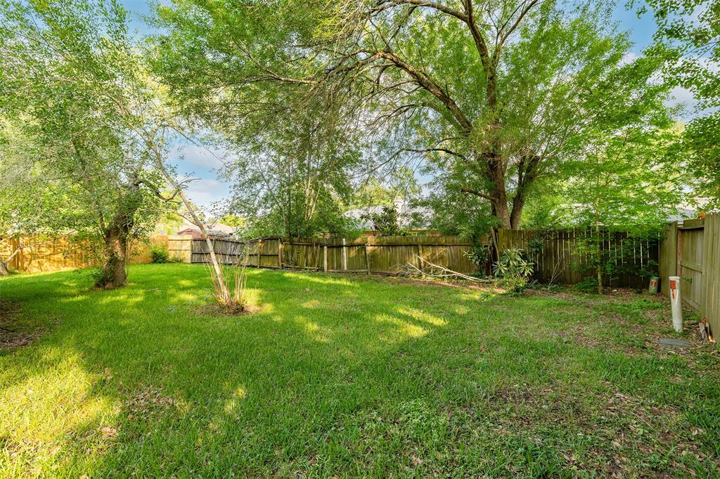 2427 Fairgreen Drive, Missouri City, Texas image 13